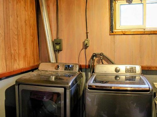 2 Essa Place, Manitouwadge, ON - Indoor Photo Showing Laundry Room