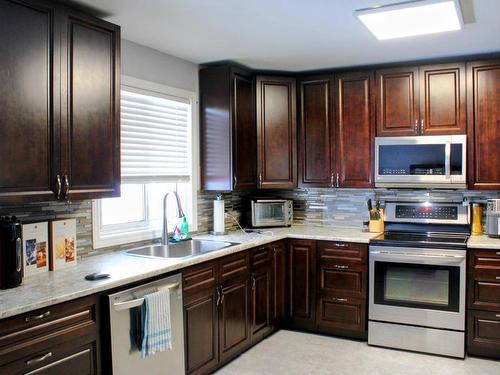 2 Essa Place, Manitouwadge, ON - Indoor Photo Showing Kitchen