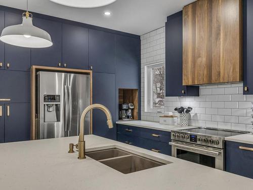 Kitchen - 23 Rue De Genève, Sainte-Brigitte-De-Laval, QC - Indoor Photo Showing Kitchen With Double Sink With Upgraded Kitchen