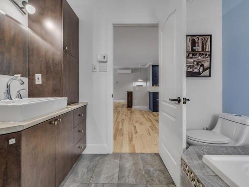 Salle de bains - 23 Rue De Genève, Sainte-Brigitte-De-Laval, QC - Indoor Photo Showing Bathroom