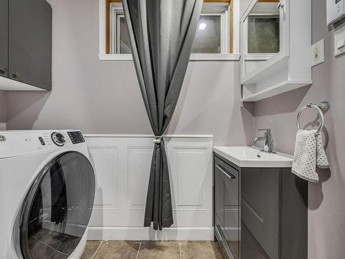 Bathroom - 23 Rue De Genève, Sainte-Brigitte-De-Laval, QC - Indoor Photo Showing Laundry Room