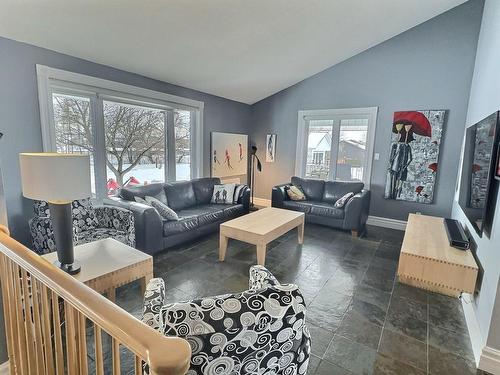 Living room - 118 Rue Du Lac, Notre-Dame-Du-Nord, QC - Indoor Photo Showing Living Room