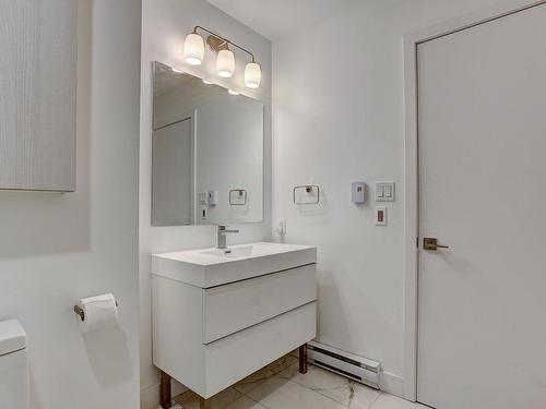 Salle de bains - 611-10 Av. Donegani, Pointe-Claire, QC - Indoor Photo Showing Bathroom
