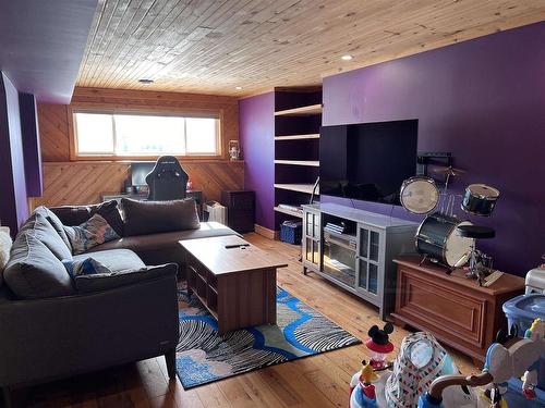 52 Steedman Drive, Marathon, ON - Indoor Photo Showing Living Room