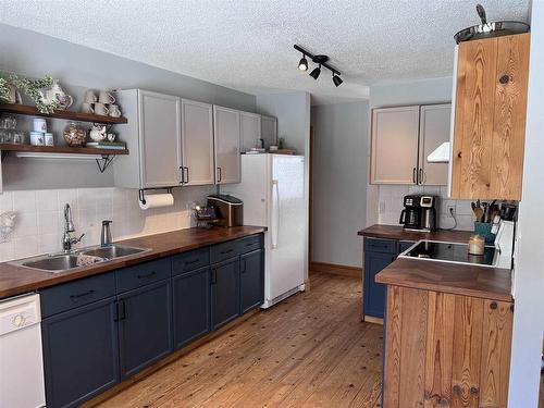 52 Steedman Drive, Marathon, ON - Indoor Photo Showing Kitchen With Double Sink