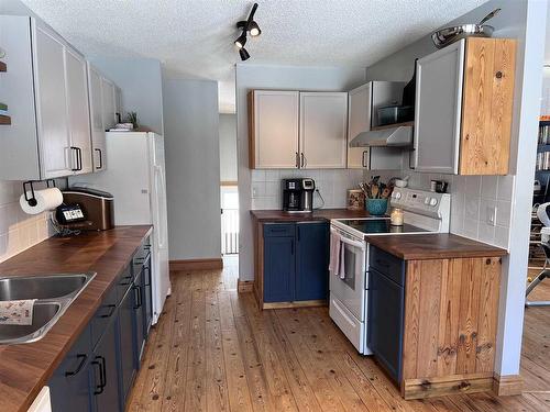 52 Steedman Drive, Marathon, ON - Indoor Photo Showing Kitchen With Double Sink