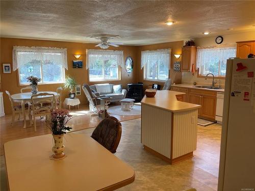 7059 Beaver Creek Rd, Port Alberni, BC - Indoor Photo Showing Dining Room