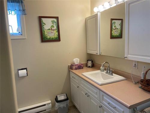 7059 Beaver Creek Rd, Port Alberni, BC - Indoor Photo Showing Bathroom