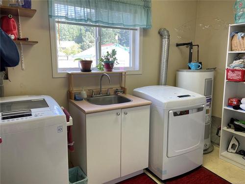 7059 Beaver Creek Rd, Port Alberni, BC - Indoor Photo Showing Laundry Room