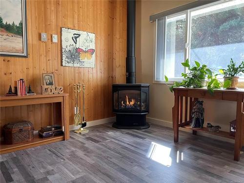 7059 Beaver Creek Rd, Port Alberni, BC - Indoor With Fireplace