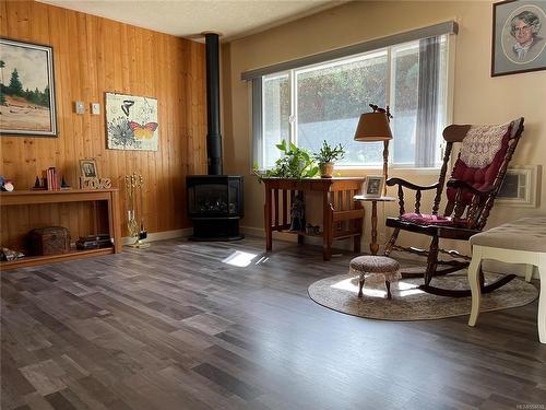 7059 Beaver Creek Rd, Port Alberni, BC - Indoor Photo Showing Living Room With Fireplace