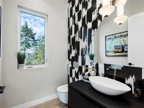 7545 Copley Ridge Dr, Lantzville, BC - Indoor Photo Showing Bathroom