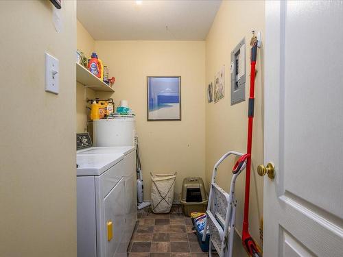 368 Petroglyph Cres, Nanaimo, BC - Indoor Photo Showing Laundry Room