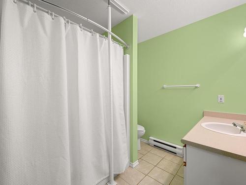 105-675 Aspen Rd, Comox, BC - Indoor Photo Showing Bathroom