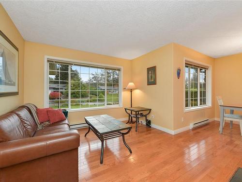 3614 Watson Ave, Cobble Hill, BC - Indoor Photo Showing Living Room