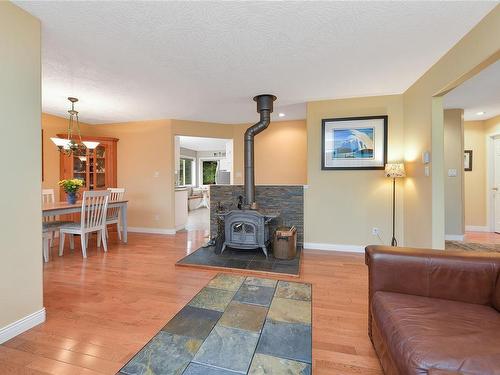 3614 Watson Ave, Cobble Hill, BC - Indoor Photo Showing Living Room With Fireplace