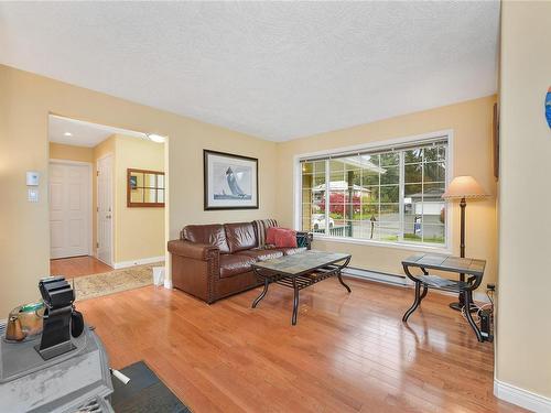 3614 Watson Ave, Cobble Hill, BC - Indoor Photo Showing Living Room
