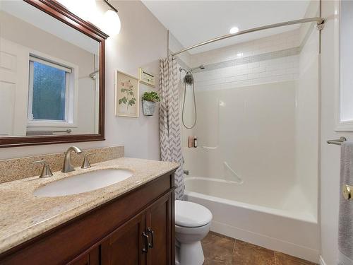 3614 Watson Ave, Cobble Hill, BC - Indoor Photo Showing Bathroom