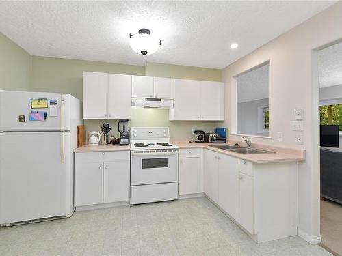 3614 Watson Ave, Cobble Hill, BC - Indoor Photo Showing Kitchen With Double Sink