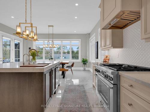 95 Glensteeple Tr, Aurora, ON - Indoor Photo Showing Kitchen With Upgraded Kitchen