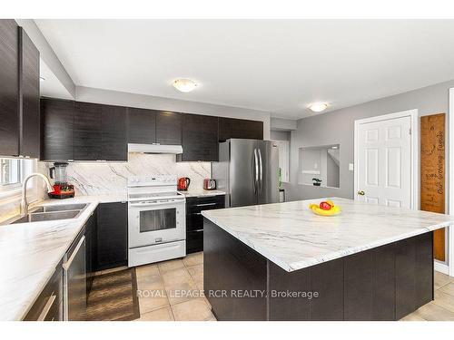 387 Rintoul Cres, Shelburne, ON - Indoor Photo Showing Kitchen With Double Sink