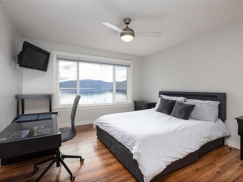4244 Beach Avenue, Peachland, BC - Indoor Photo Showing Bedroom