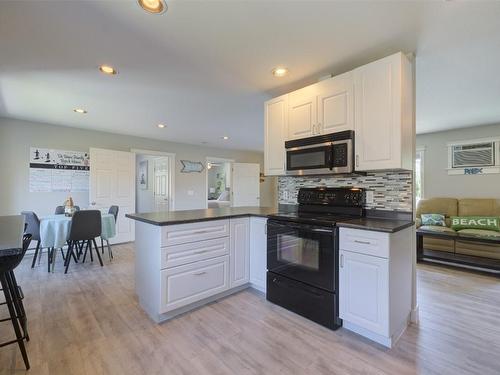 4244 Beach Avenue, Peachland, BC - Indoor Photo Showing Kitchen