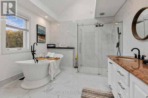9 Hanover Crt, Whitby, ON - Indoor Photo Showing Bathroom