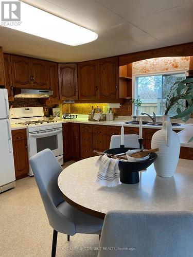 3044 Lakeview Blvd, Ajax, ON - Indoor Photo Showing Kitchen