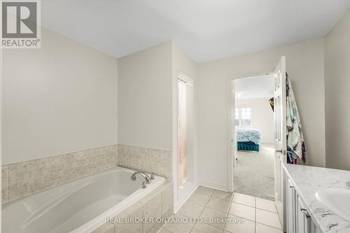 1223 Jim Brewster Circle, Oshawa, ON - Indoor Photo Showing Bathroom
