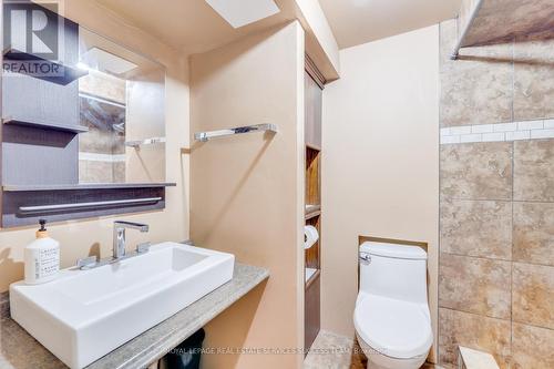 30 Eastvale Place, Hamilton, ON - Indoor Photo Showing Bathroom