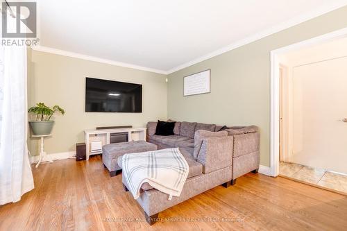 30 Eastvale Pl, Hamilton, ON - Indoor Photo Showing Living Room