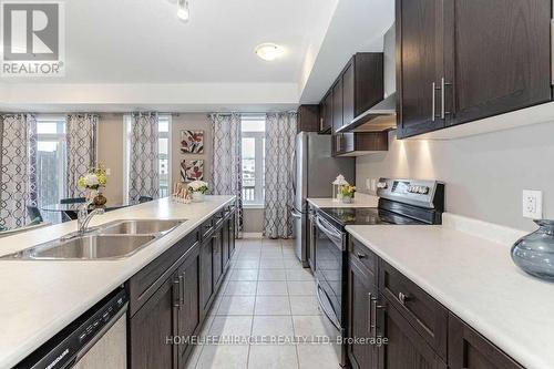 92 Wheat Lane, Kitchener, ON - Indoor Photo Showing Kitchen With Double Sink With Upgraded Kitchen