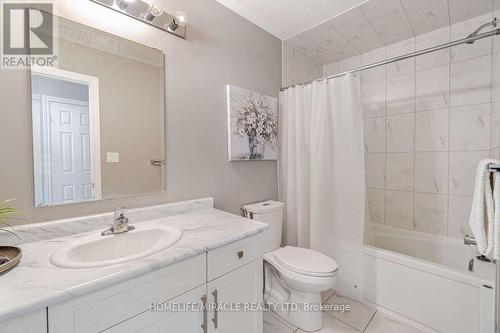 92 Wheat Lane, Kitchener, ON - Indoor Photo Showing Bathroom