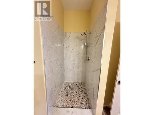 9019 S Mahood Lake Road, Canim Lake, BC - Indoor Photo Showing Bathroom