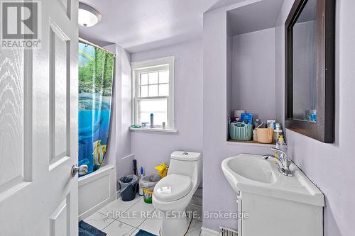 4639 Simcoe St, Niagara Falls, ON - Indoor Photo Showing Bathroom