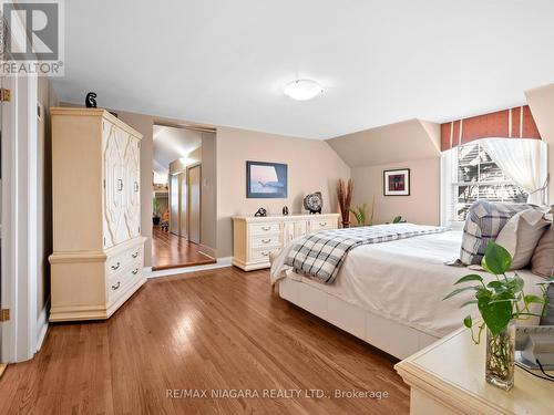 14 Lakeshore Road, Fort Erie, ON - Indoor Photo Showing Bedroom