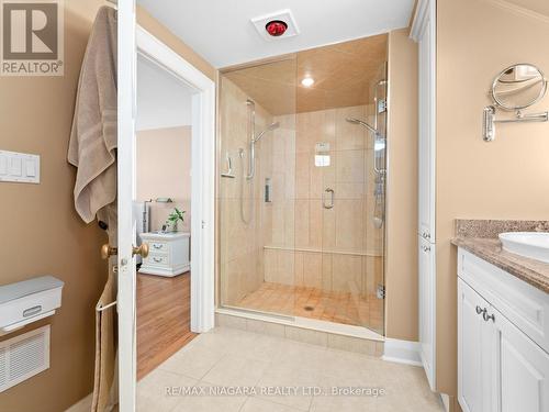 14 Lakeshore Road, Fort Erie, ON - Indoor Photo Showing Bathroom