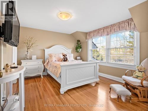 14 Lakeshore Road, Fort Erie, ON - Indoor Photo Showing Bedroom