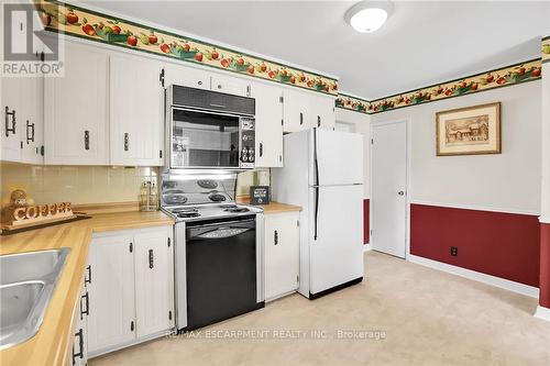 4132 Fly Rd, Lincoln, ON - Indoor Photo Showing Kitchen