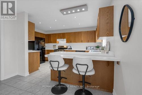 98 Summers Dr, Thorold, ON - Indoor Photo Showing Kitchen