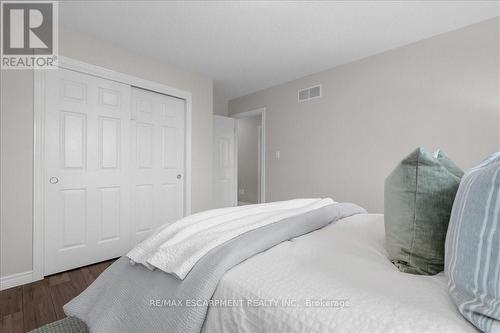 98 Summers Dr, Thorold, ON - Indoor Photo Showing Bedroom