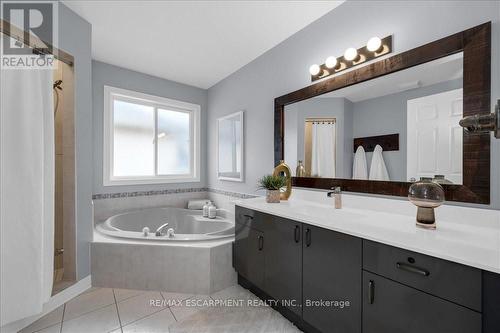 98 Summers Dr, Thorold, ON - Indoor Photo Showing Bathroom