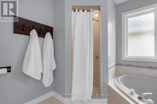 98 Summers Dr, Thorold, ON - Indoor Photo Showing Bathroom