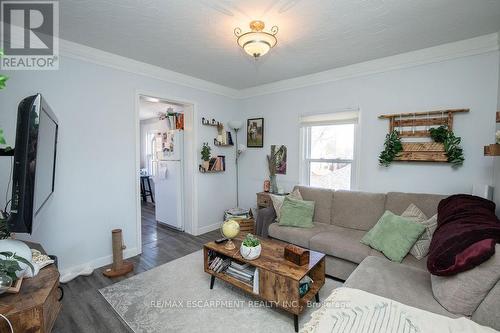 212 Sheridan St, Brantford, ON - Indoor Photo Showing Living Room