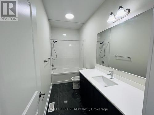 209 Sabina Dr, Oakville, ON - Indoor Photo Showing Bathroom