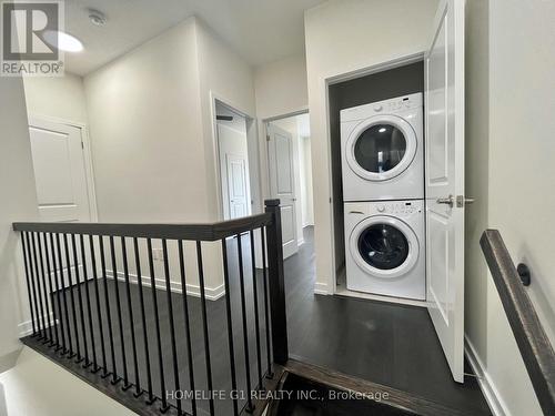 209 Sabina Dr, Oakville, ON - Indoor Photo Showing Laundry Room
