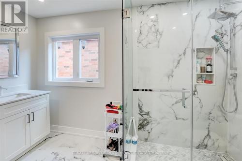 2053 Brays Lane, Oakville, ON - Indoor Photo Showing Bathroom