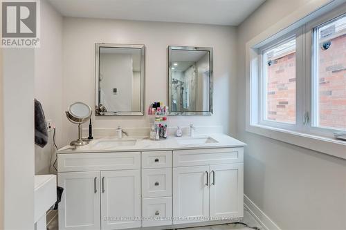 2053 Brays Lane, Oakville, ON - Indoor Photo Showing Bathroom