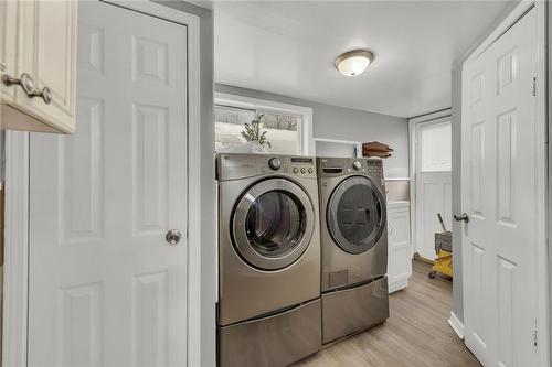 898 Port Maitland Road, Port Maitland, ON - Indoor Photo Showing Laundry Room